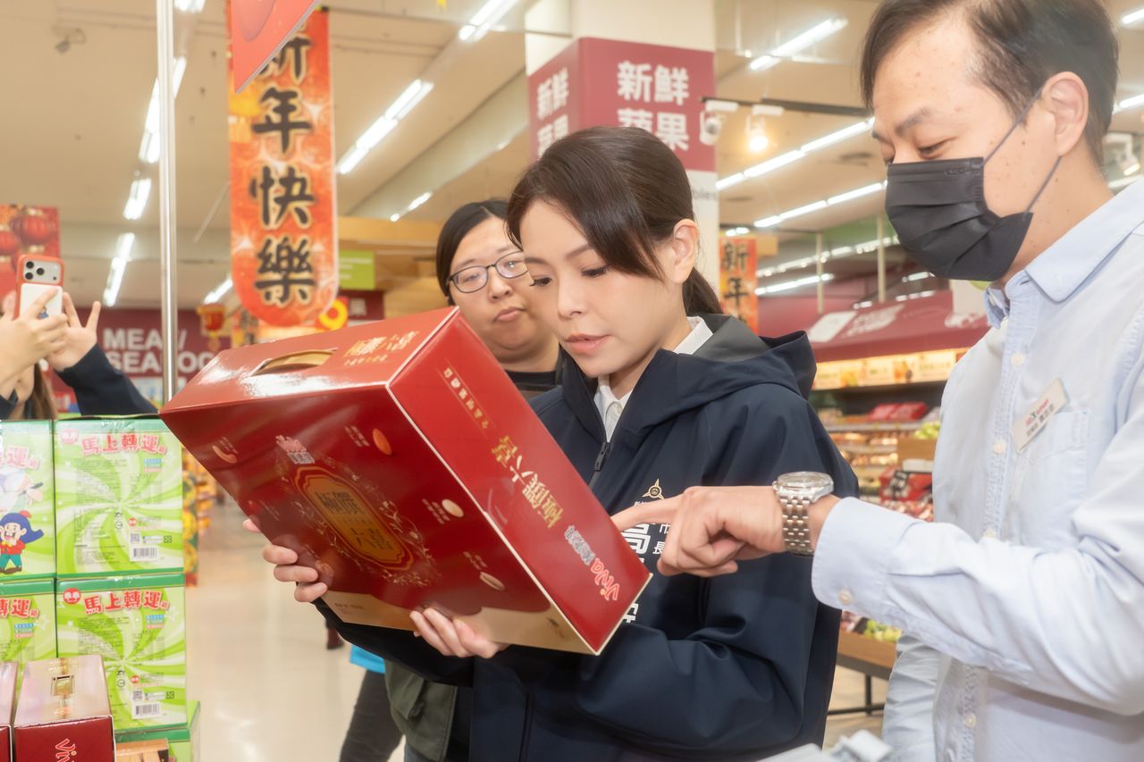 視察把關年節食品！　高虹安：把握採買5不原則、健康平安迎馬年