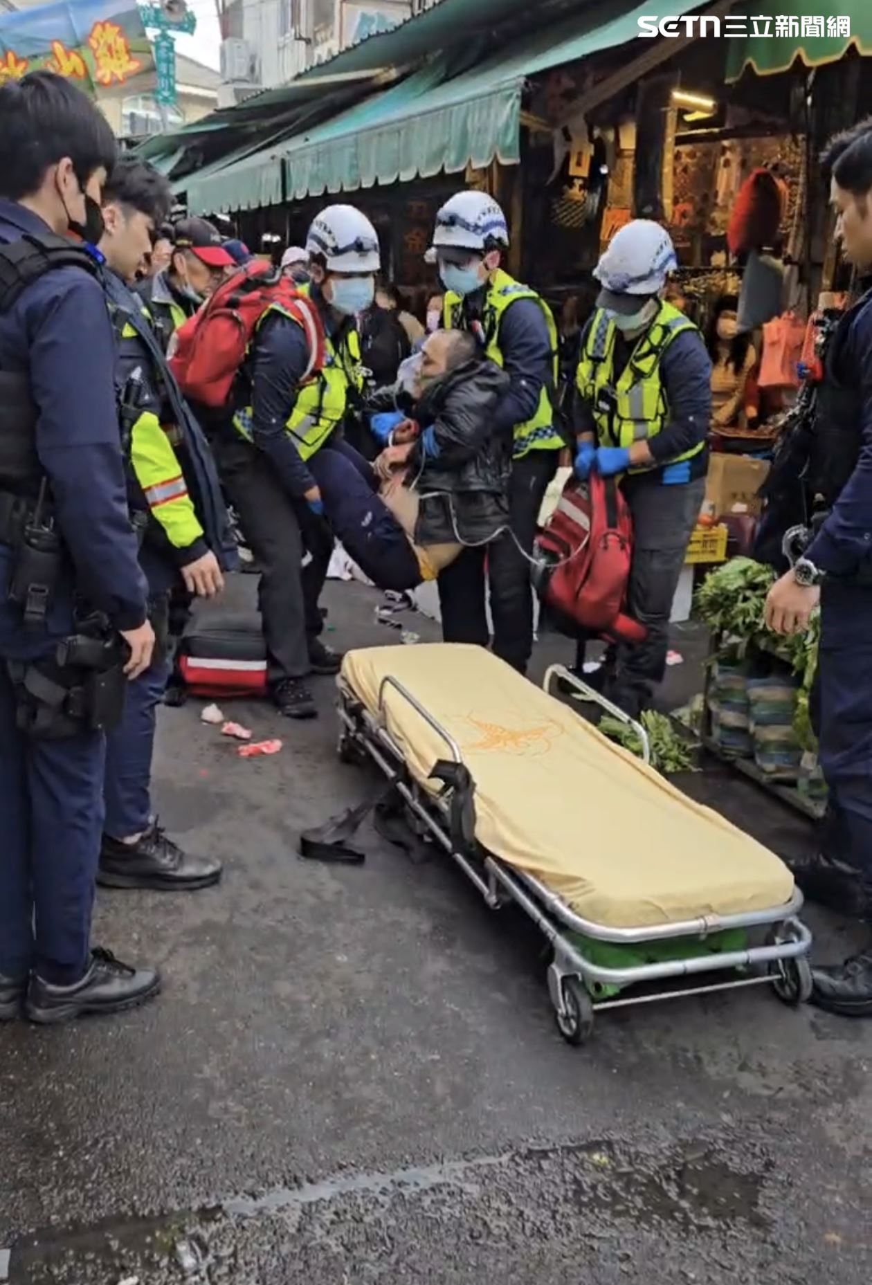 苗栗狂男砍警頭部中彈送醫　攤商不忍了氣爆怒吼：救他幹嘛