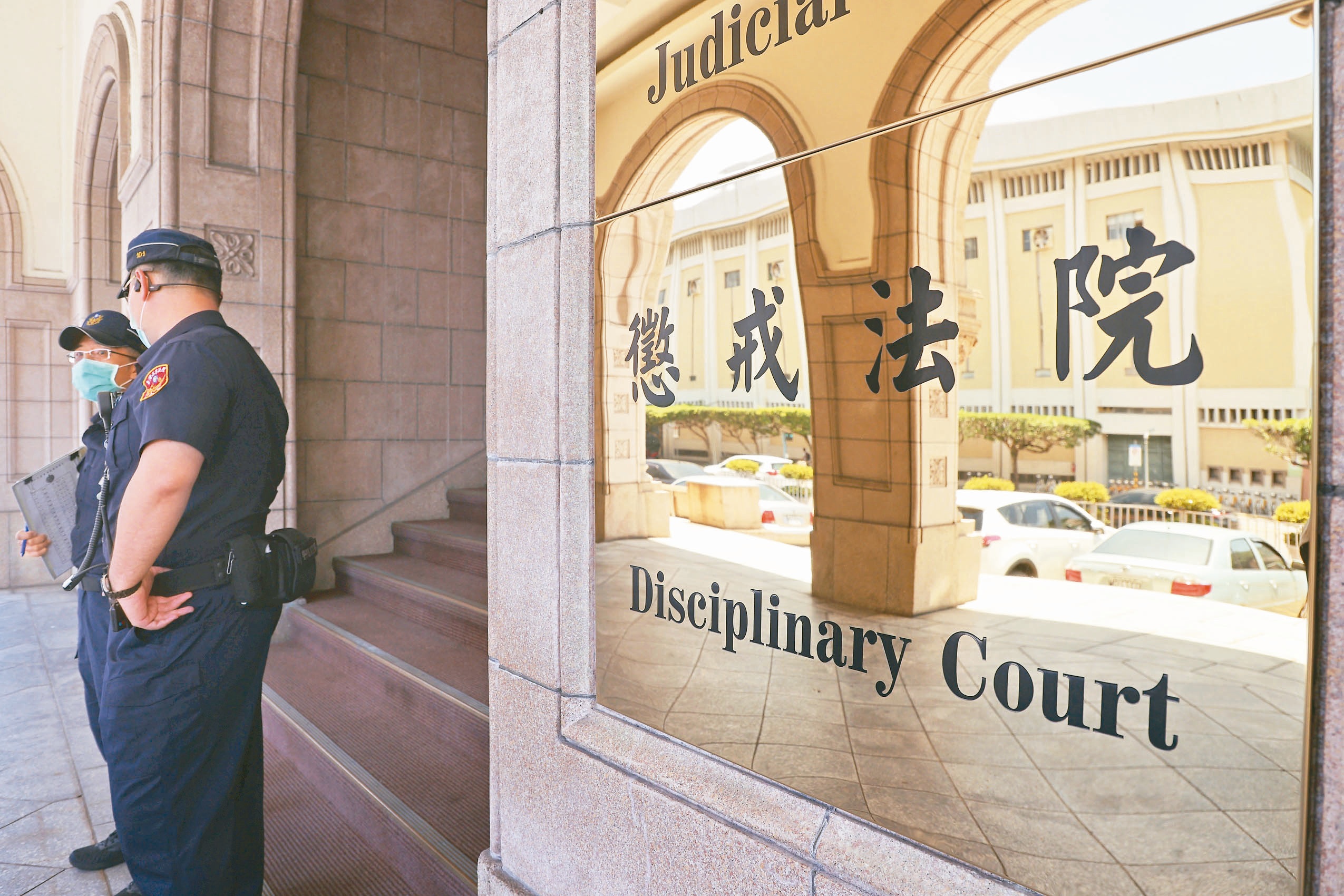 「像草莓一樣可愛」檢察官頻騷擾女書記官 轉任彰檢檢察事務官確定