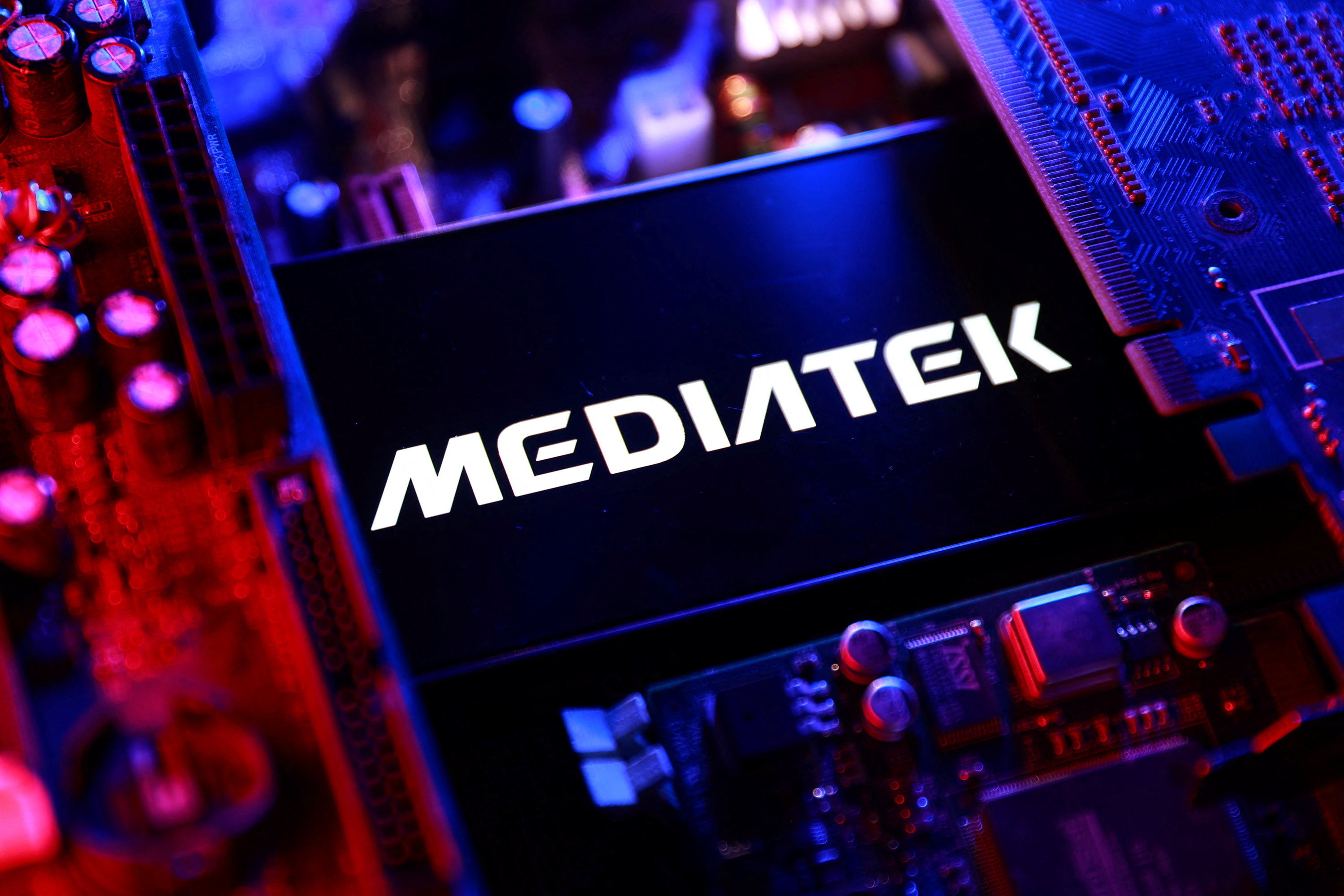 DRAM、NAND 狂加價，小米雷軍...