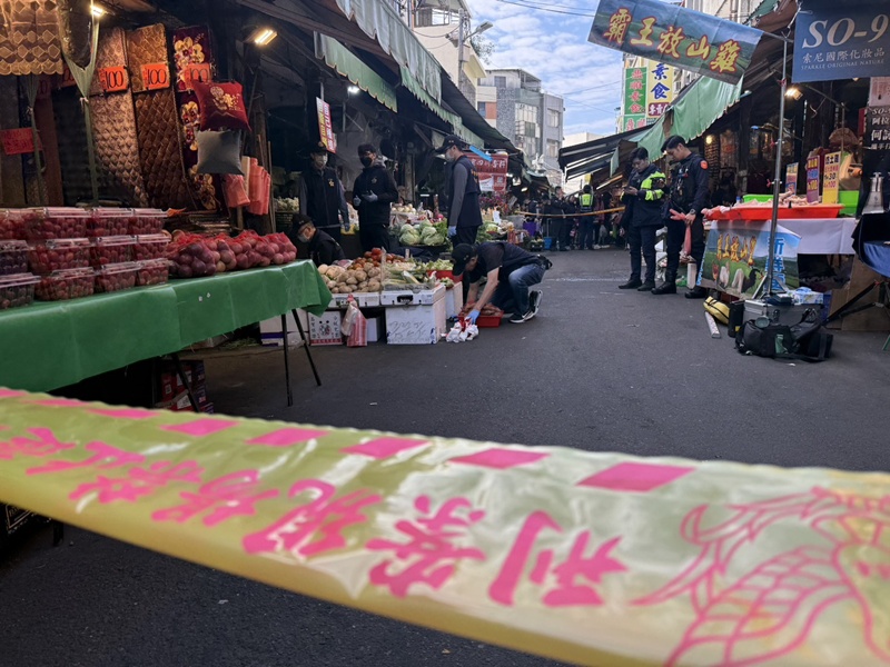 苗栗男持刀闖南苗市場砍傷員警 警方開槍制伏