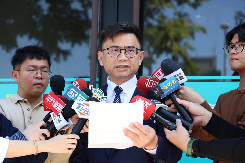 賴瑞隆危險？江怡臻曝「548088」警訊：綠營支持者消風