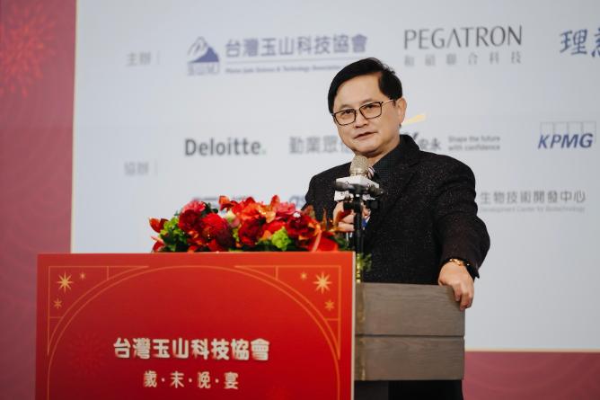 智慧手機市場高度飽和、成長率自然有限　童子賢指「開發中國家」 與AI整合可望「老幹長新枝」