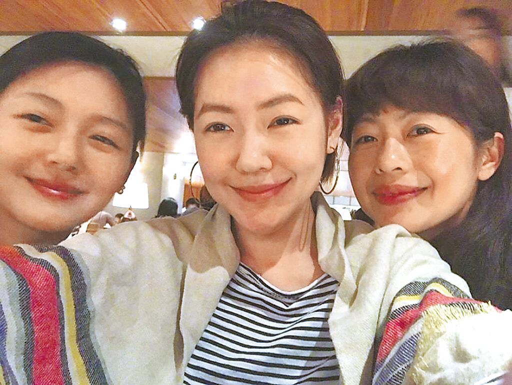 大S家三姊妹感情深厚！「大姊未出道原因」小S一句話揭真相